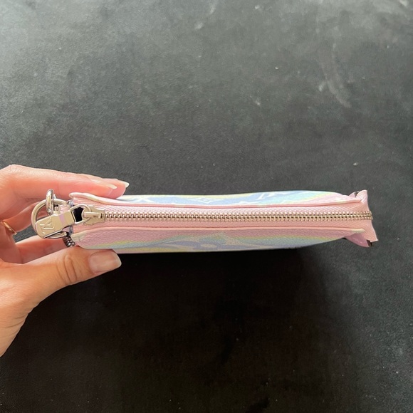 Louis Vuitton Limited Edition Escale Pastel Pochette - Picture 3 of 14